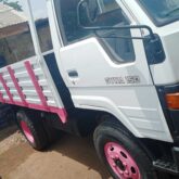 Toyota Dyna truck six willar Long for sale in Jakanra