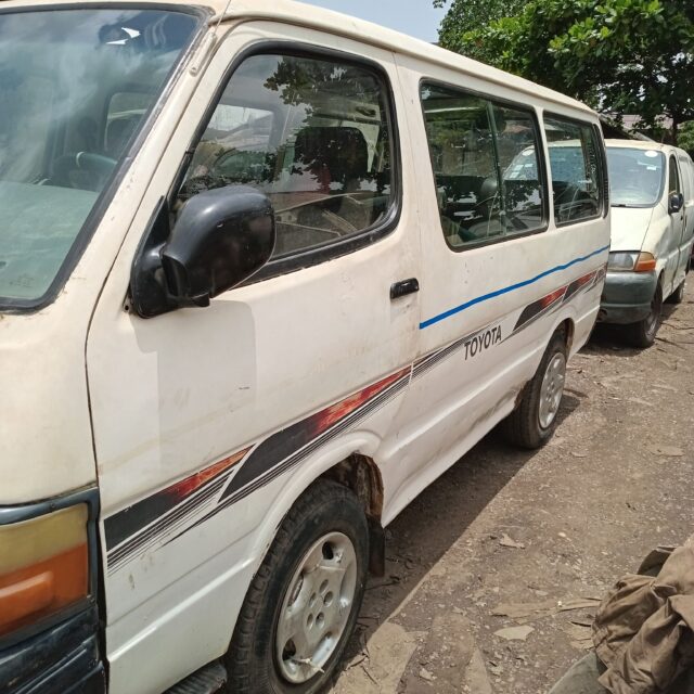 Nigeria Used Toyota Hiace bus for sale at Jankara market ijiaye.