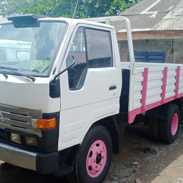 Toyota Dyna truck six willar Long for sale in Jakanra