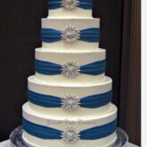 Fundant wedding cake for sale at ikorodu