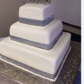 Fundant wedding cake for sale at ikorodu