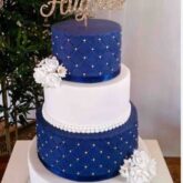 Fundant wedding cake for sale at ikorodu