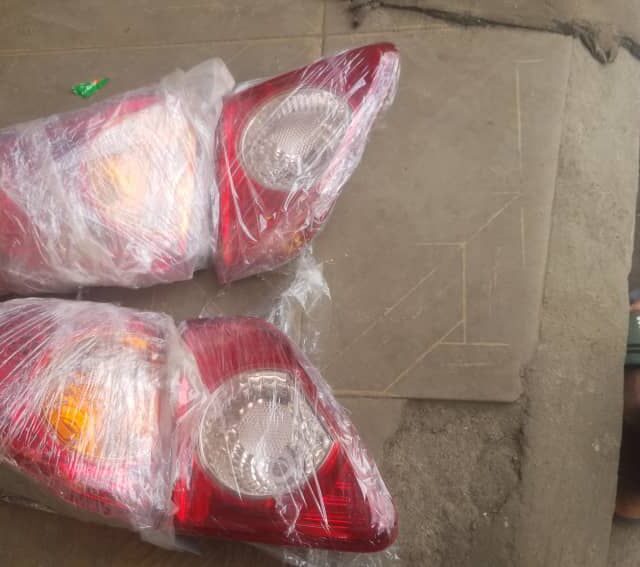 Toyota Corolla 08/09 complete rear light nd boot light available