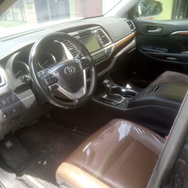 TOYOTA HIGHLANDER 2017 FOR SALE AT IKEJA