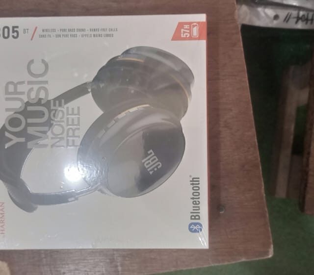 JBL 305 HEAD PHONE FOR SALE AT IKEJA