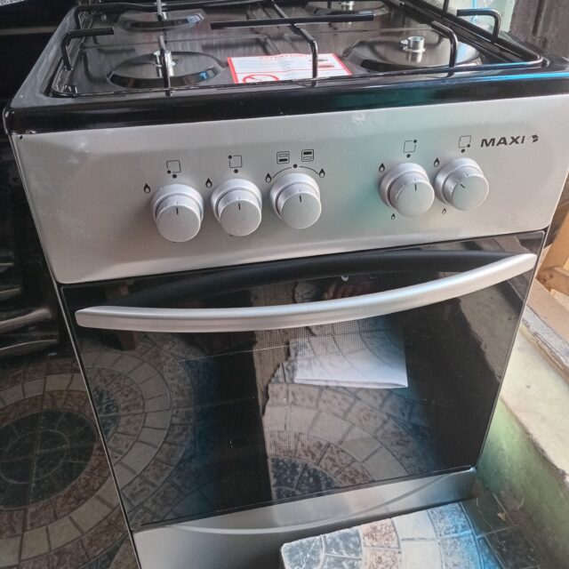 Four Burner Standing Gas Cooker for sale