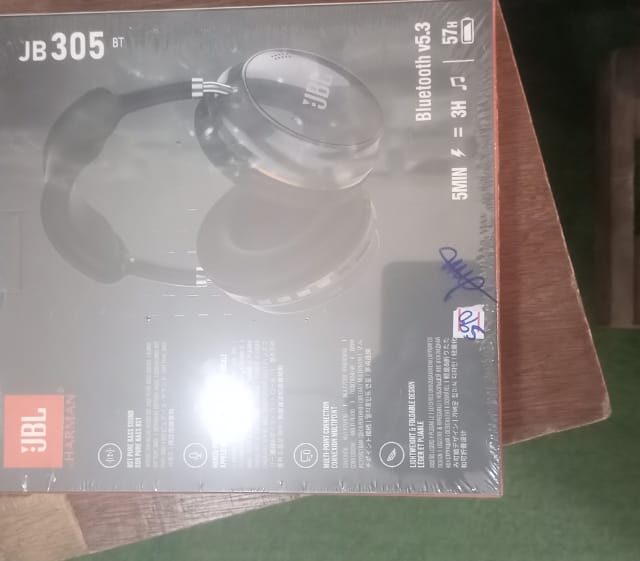 JBL 305 HEAD PHONE FOR SALE AT IKEJA