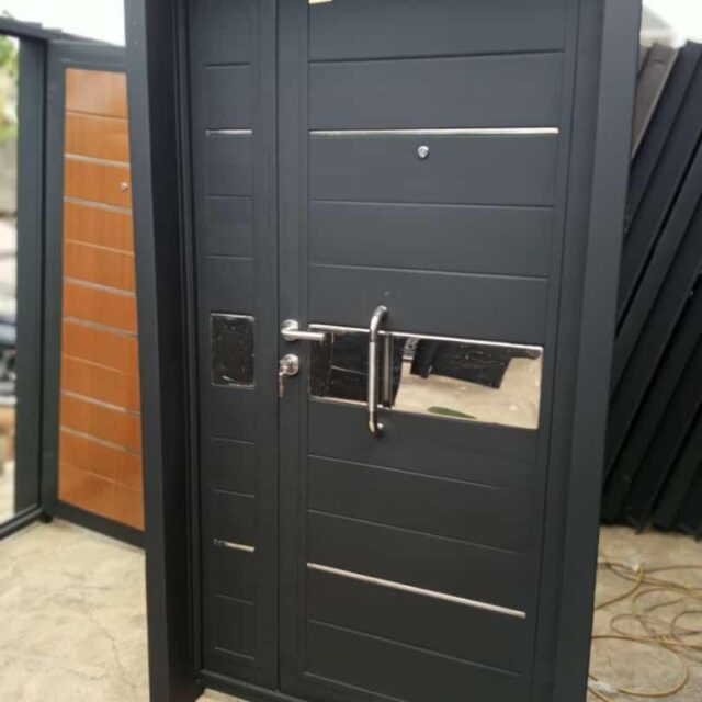 Security door, fabricating door