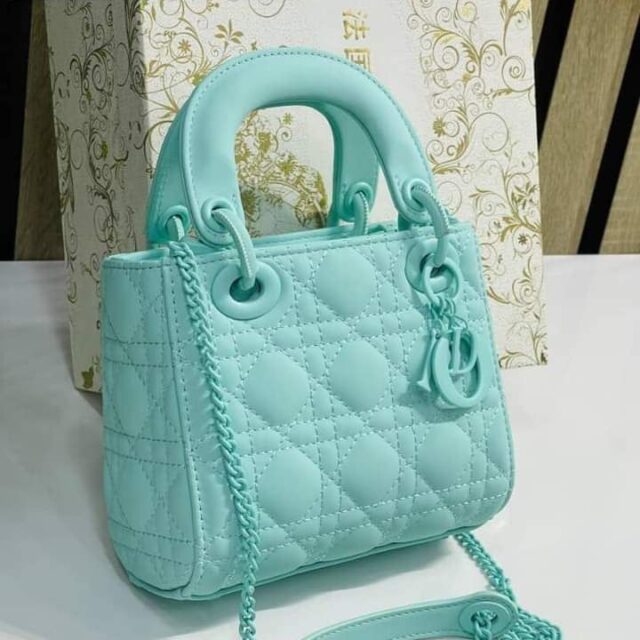 Ladies Handbag for sale at Ikeja