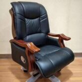 Executive office chair for sale at Mangoro ikeja