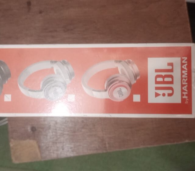 JBL 305 HEAD PHONE FOR SALE AT IKEJA