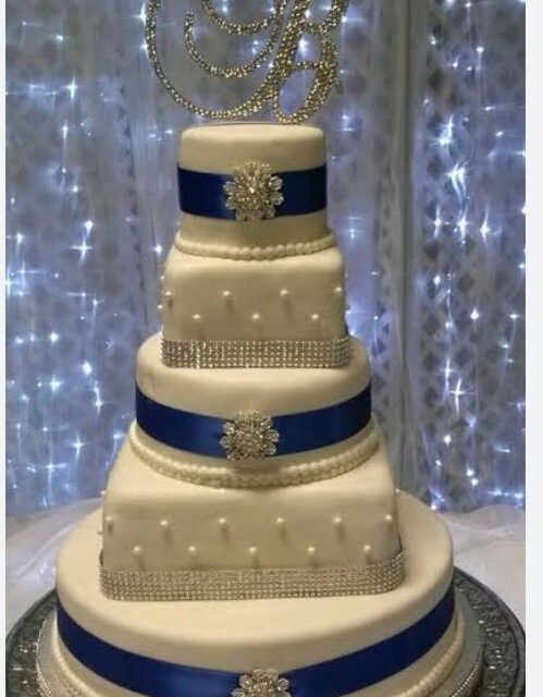 Wedding cake for sale at ikorodu