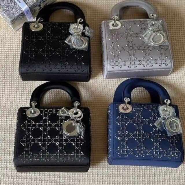 Ladies handbags for sale at ikorodu