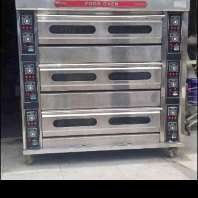 Three deck gas oven 9 trays for sale in Alaba international market