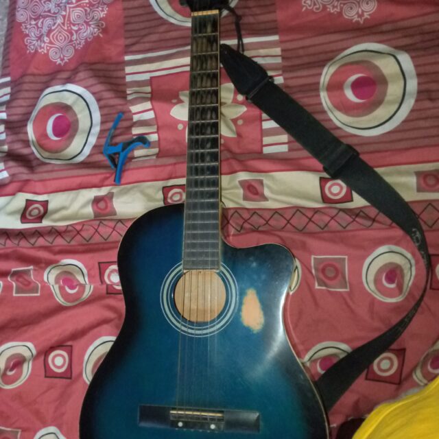 Acoustic Guitar for sale at Cele Egbe