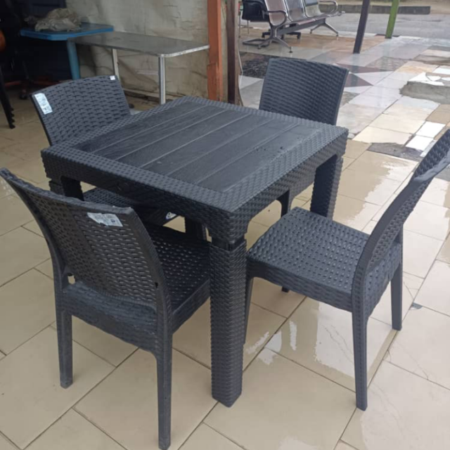 Outdoor Complete Dining Set for Sale at Ojo