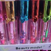 Beauty model magic Lipgloss