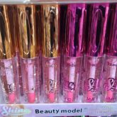 Beauty model magic Lipgloss