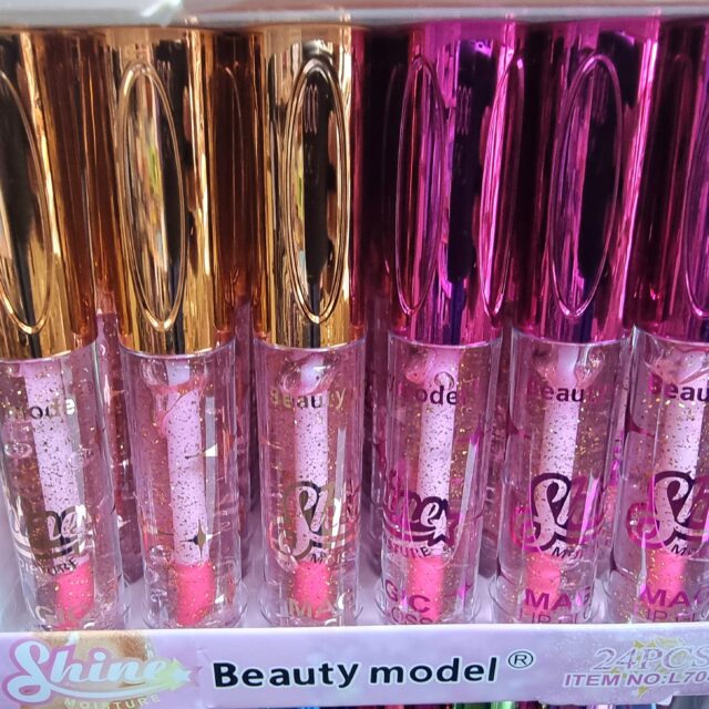 Beauty model magic Lipgloss