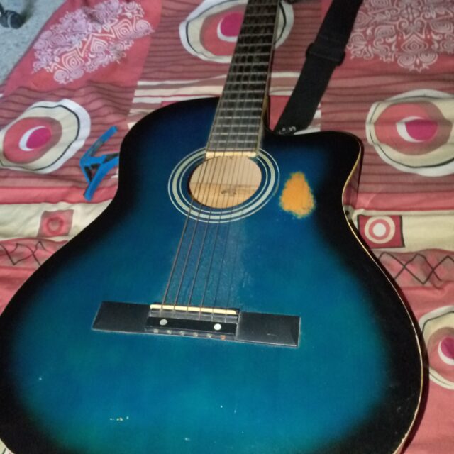 Acoustic Guitar for sale at Cele Egbe