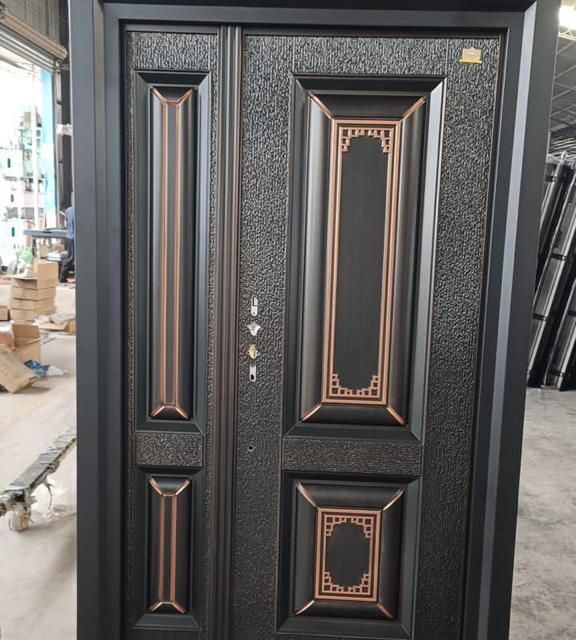 Cast aluminum door’s