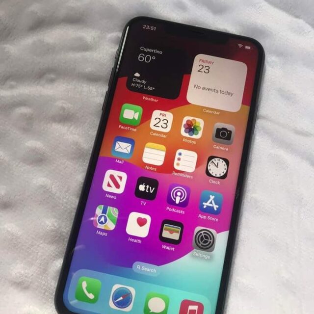 Clean iphone 11 pro max 256gb