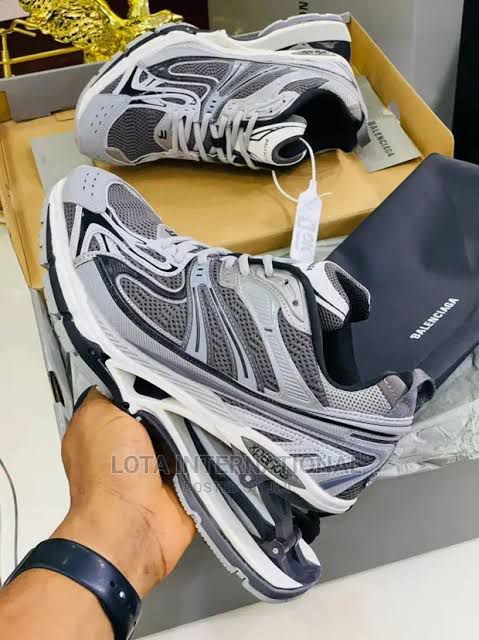 Quality men’s sneakers for sale at Ikorodu Lagos