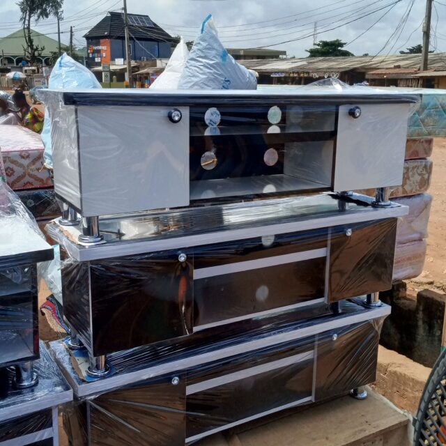 TV Stand and Center table for sale at kosofe Lagos road