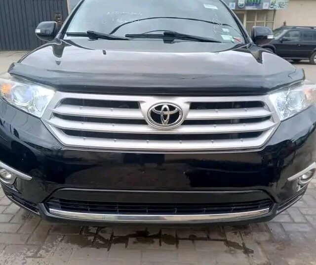 Toyota Highlander hybrid for sale at Ikeja Along