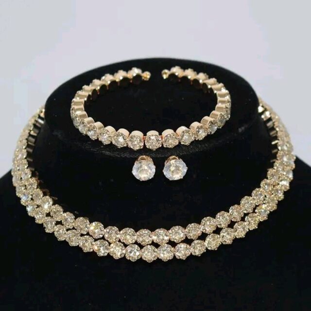 Quality Whole set jewelries designs for sale at Oshodi market