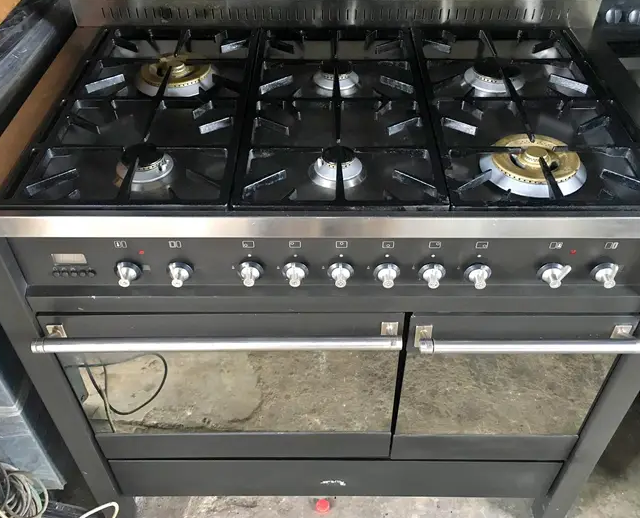 Industrial Giant Gass cooker with oven and grill for sale at Lawanson