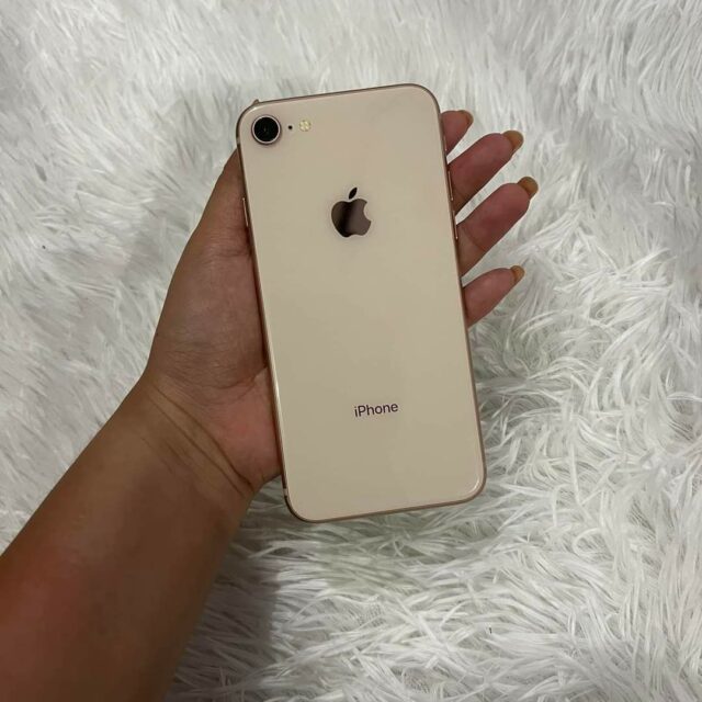 Clean used iPhone 8 64gb rose gold