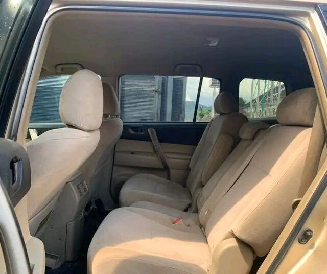 Toyota Highlander for sale at Mushin