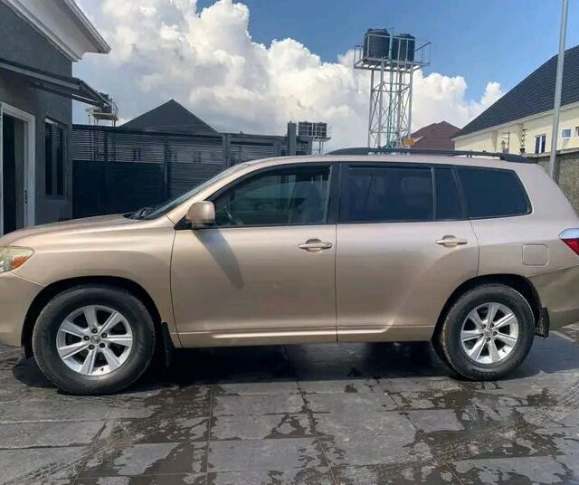 Toyota Highlander for sale at Mushin