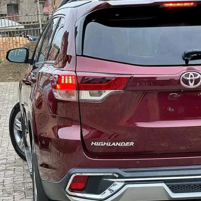 Toyota Highlander Hybrid Burgundy for sale at Mushin