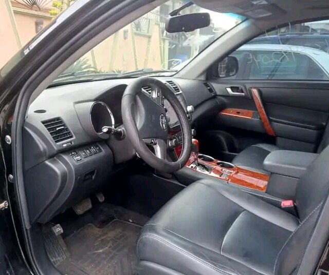 Toyota Highlander hybrid for sale at Ikeja Along