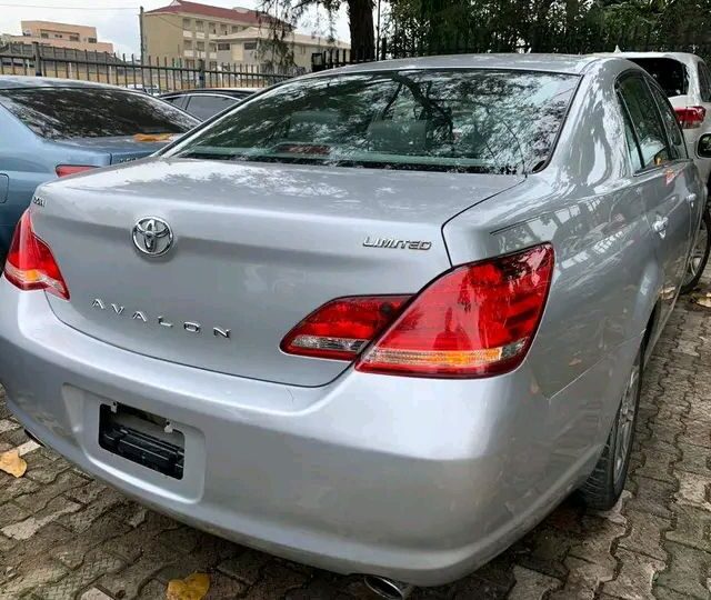 Toyota Avalon Limited edition for sale at Ikeja Along