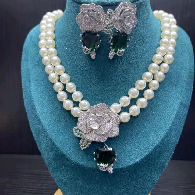 Quality Whole set jewelries designs for sale at Oshodi market