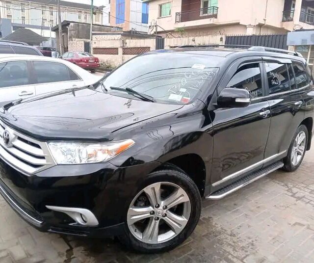 Toyota Highlander hybrid for sale at Ikeja Along