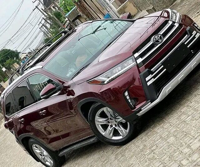 Toyota Highlander Hybrid Burgundy for sale at Mushin