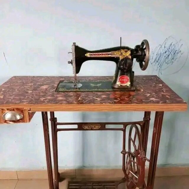 Sengen Sewing Machine for sale at Ikeja Along