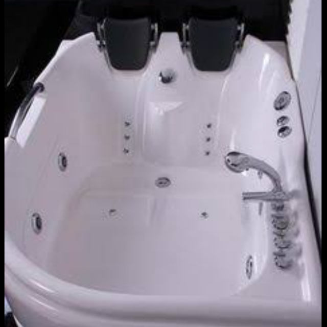 Double Bathtub whirlpool Jacuzzi for sale at Orile coker