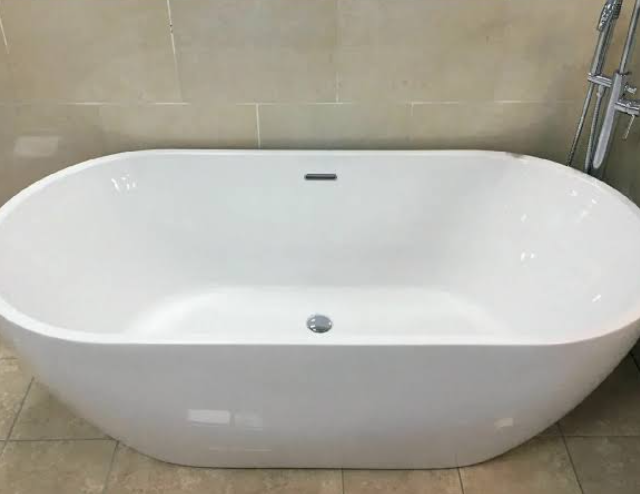 Acrylic Bathtub for sale at Orile coker Lagos