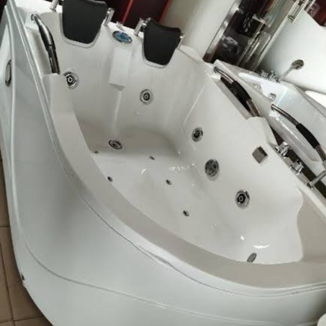 LuxuryBathtub Whirlpool Jacuzzi for sale at Orile coker Lagos