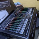 YAMAHA 16CHANNEL FLAT MIXER